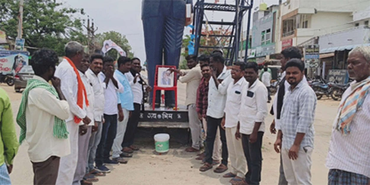 Manda krishna | పద్మ శ్రీ పురస్కారం అవార్డు గ్రహీత మందకృష్ణ చిత్రపటానికి పాలాభిషేకం