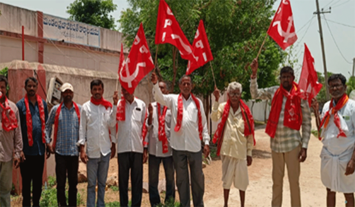 Ganneruvaram | గన్నేరువరంలో ఉపాధి హామీ కూలీల బకాయిలు చెల్లించాలని నిరసన