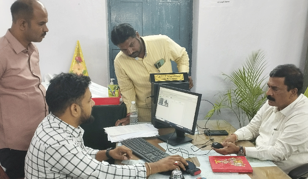 land registrations | కొత్తపల్లిలో 476 భూముల రిజిస్ట్రేషన్ల రద్దును ప్రారంభించిన ఆర్డీవో