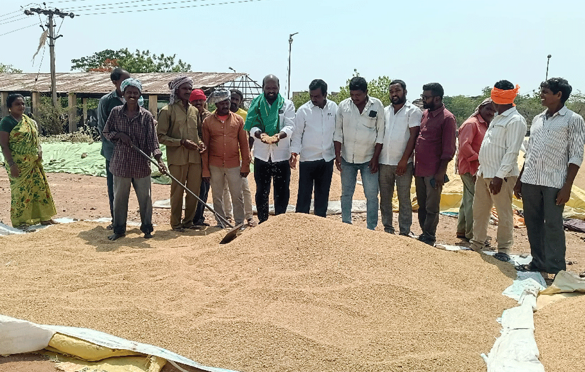 KALVASRIRAMPOOR | సన్న వడ్లను వెంటనే కొనుగోలు చేయాలి.. మాజీ జెడ్పీటీసీ తిరుపతిరెడ్డి