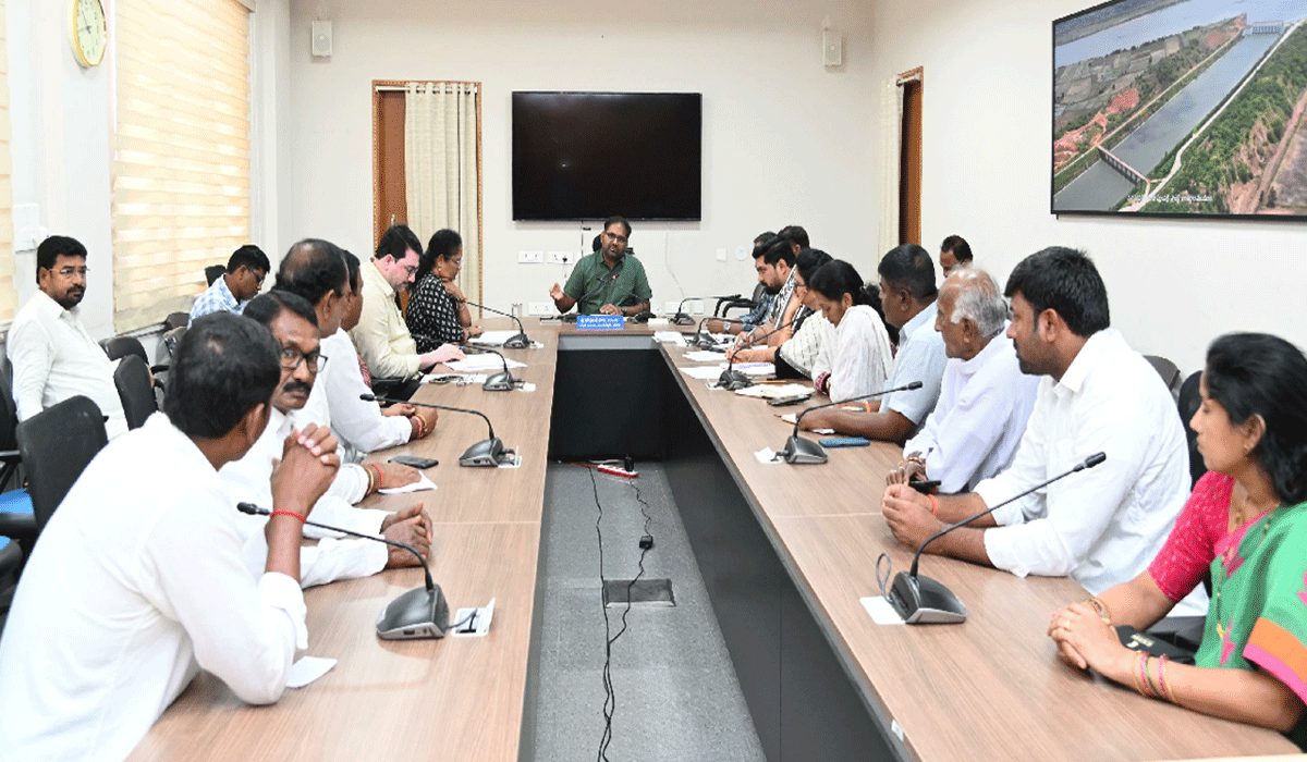 without cutting | కటింగ్‌ లేకుండా ధాన్యం కొనుగోలు చేయాలి.. పెద్దపల్లి కలెక్టర్‌ కోయ శ్రీ హర్ష