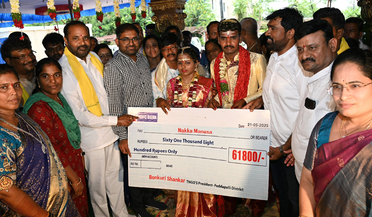 Orphan marriage | పెద్దపల్లి కలెక్టర్‌ ఆధ్వర్యంలో వైభవోపేతంగా అనాథ వివాహం