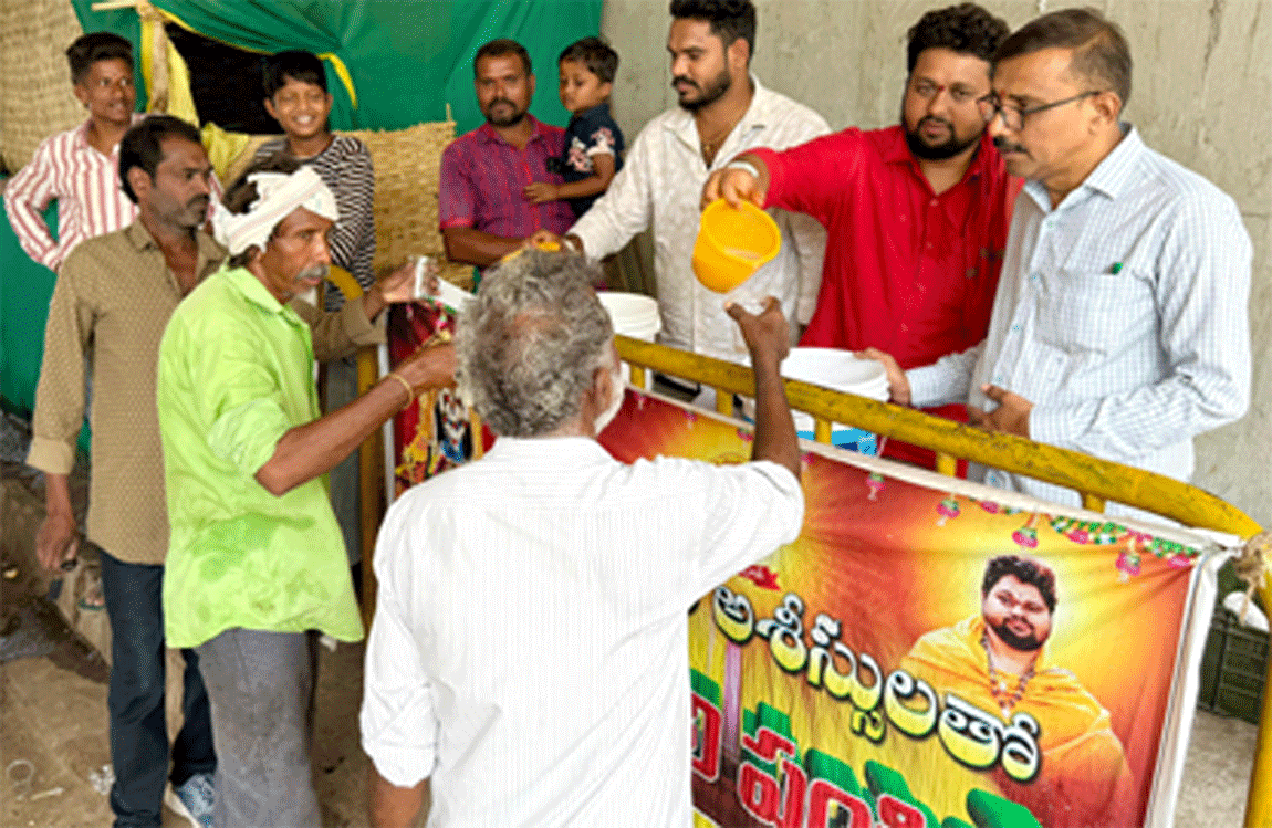 Ambali | రెబ్బెనలో ఎండాకాలంలో అంబలి పంపిణీ.. శభాష్ అనిపించుకుంటున్న వినోద్