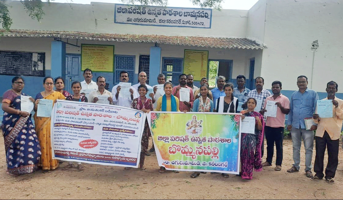పలు గ్రామాల్లో ఉపాధ్యాయుల బడిబాట.. విద్యార్థుల పేర్లు నమోదు