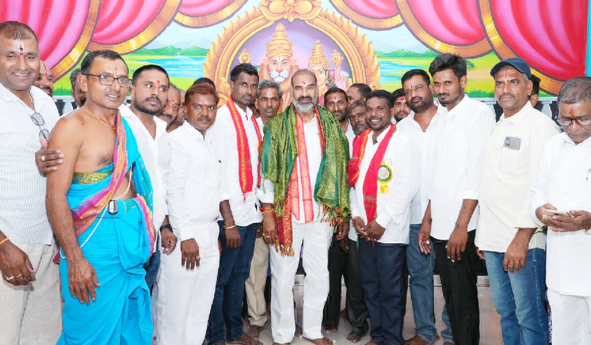 Whip Srinivas | లక్ష్మీనరసింహస్వామి దేవాలయంలో ప్రభుత్వ విప్ శ్రీనివాస్ ప్రత్యేక పూజలు