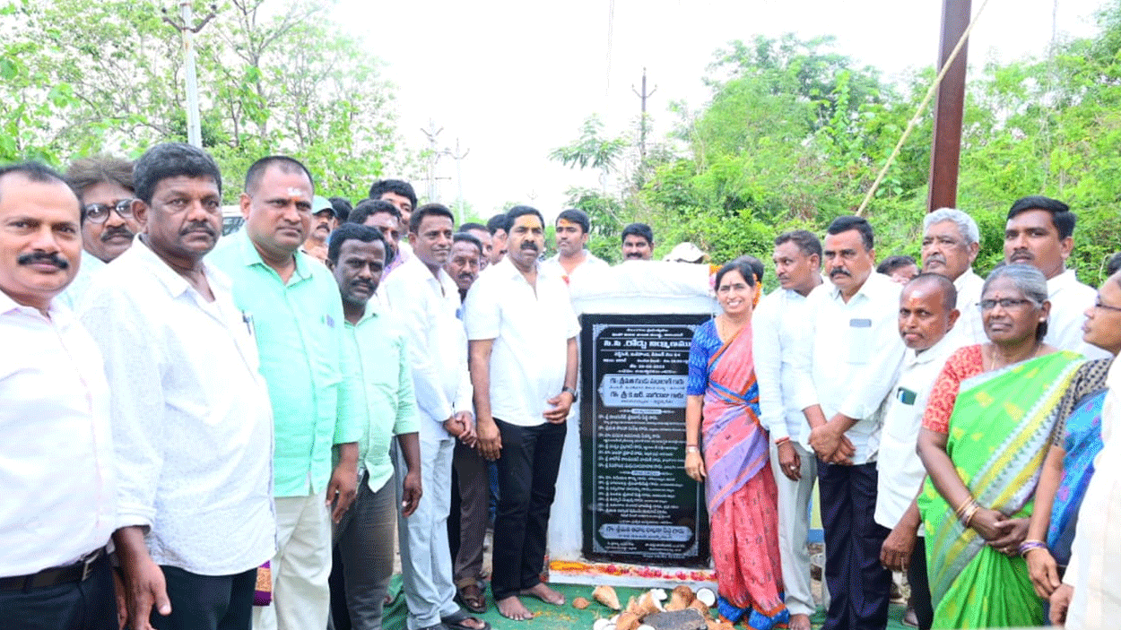 MLA KR Nagaraju | కడిపికొండలో సిసి రోడ్డు పనులకు శంకుస్థాపన చేసిన ఎమ్మెల్యే కేఆర్ నాగరాజు