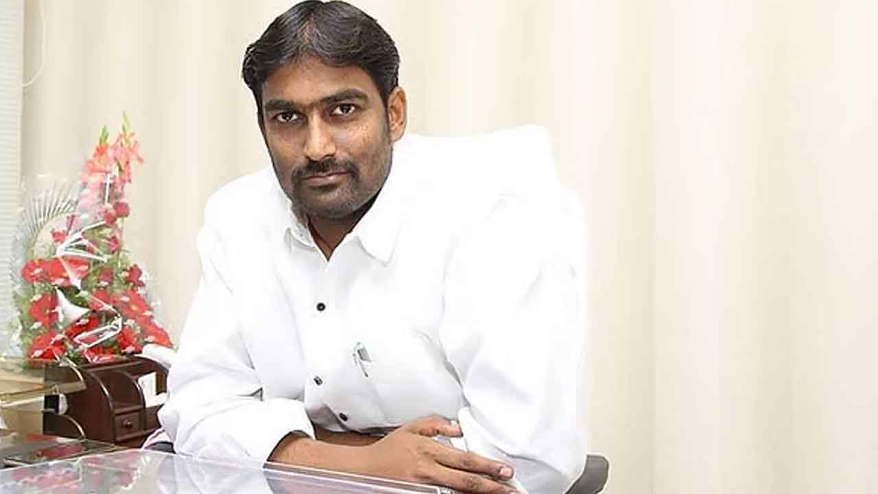 పీఏతో ఫిర్యాదు చేయించి ఇల్లు కూల్చి వేయించి..