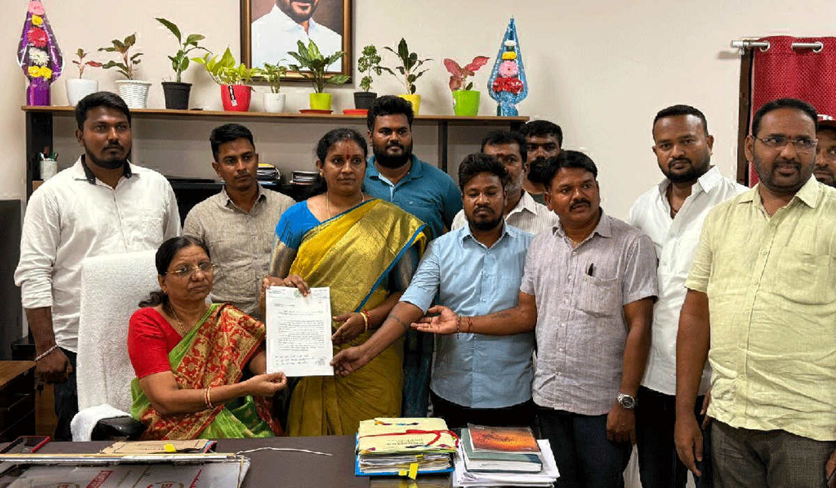 Dava Vasantha | విద్యార్థులు, యాజమాన్యం పట్ల ప్రభుత్వ నిర్లక్ష్యం సరికాదు.. మాజీ జెడ్పీ చైర్‌పర్సన్‌ దావ వసంత