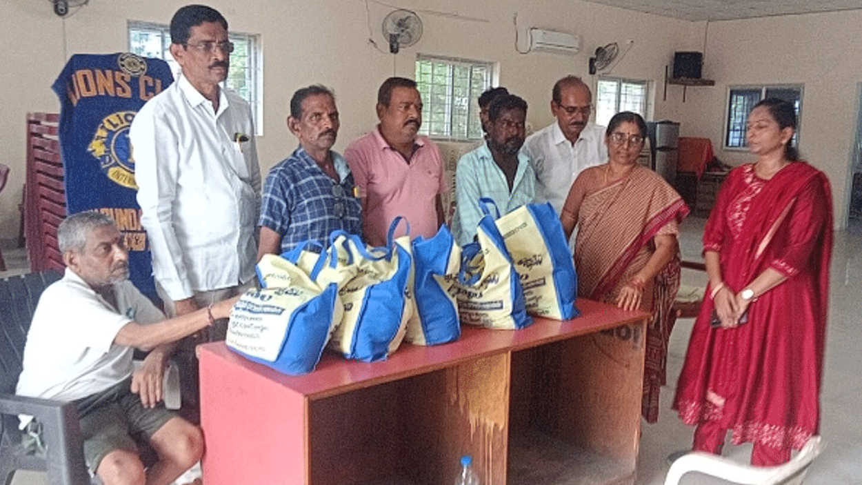 Helping | మానవీయత.. అనారోగ్య బాధితులకు చేయూత