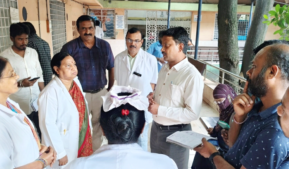 Singareni | ఏరియా ఆసుపత్రిని తనిఖీ చేసిన జీఎం.. మందుల కొరత లేకుండా చూడాలని ఆదేశాలు