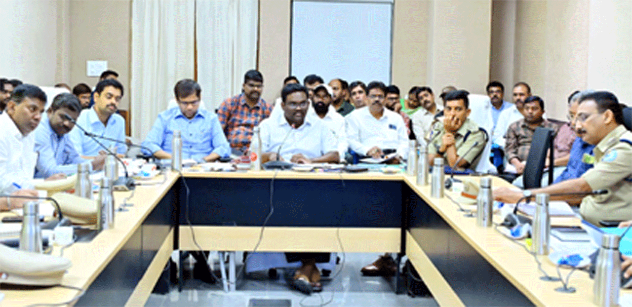 Collector Rajiv Gandhi Hanumanthu | పశువుల అక్రమ రవాణా నిరోధానికి పకడ్బందీ చర్యలు.. కలెక్టర్ రాజీవ్ గాంధీ హనుమంతు