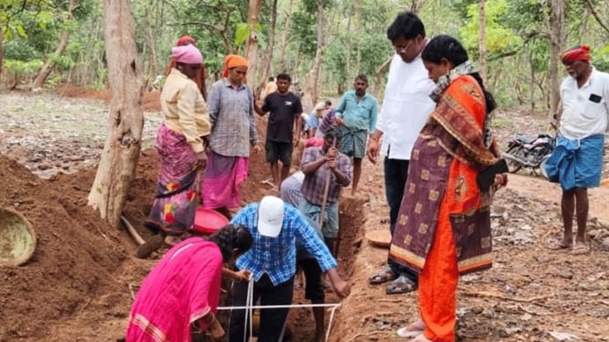 Jagityal | ఉపాధి హామీ పనులను పరిశీలించిన విజిలెన్స్ అధికారి
