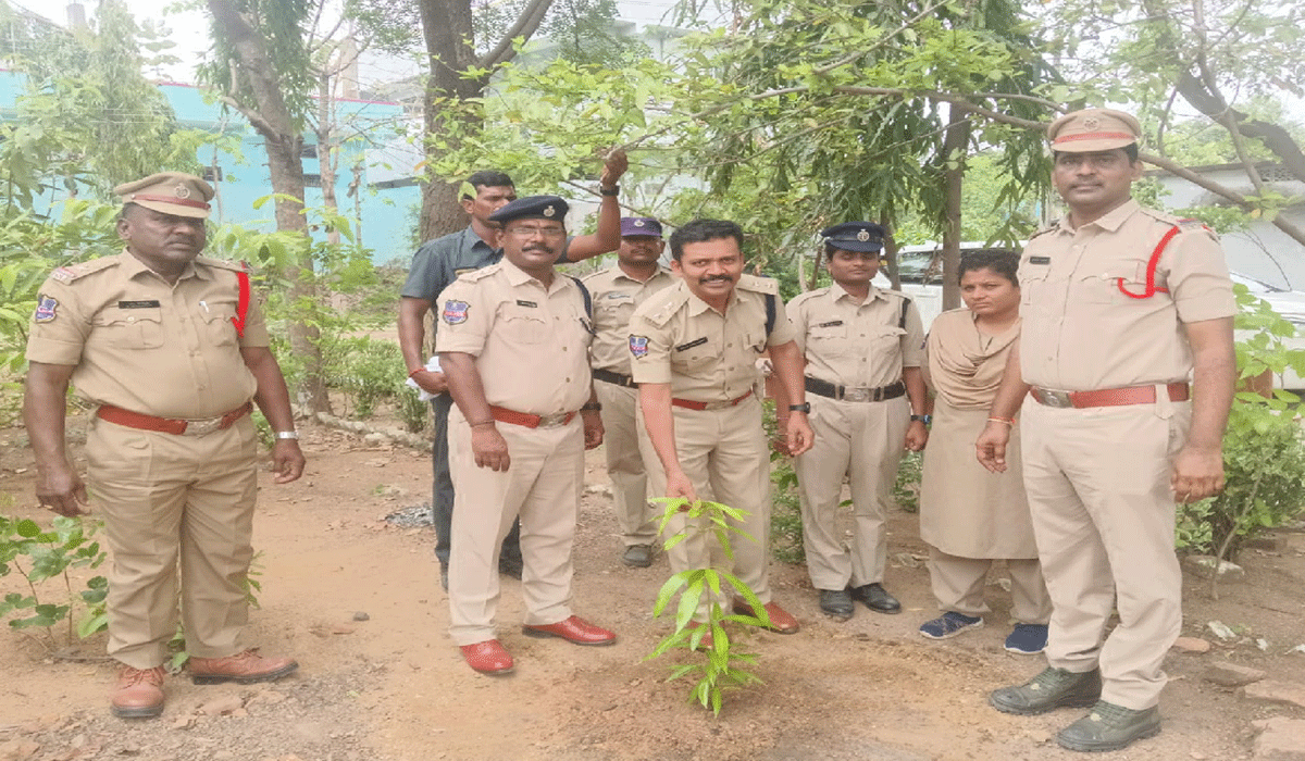 Peddapally DCP Karunakar | గంజాయి సరఫరాను నియంత్రించాలి.. పెద్దపల్లి డీసీపీ కరుణాకర్
