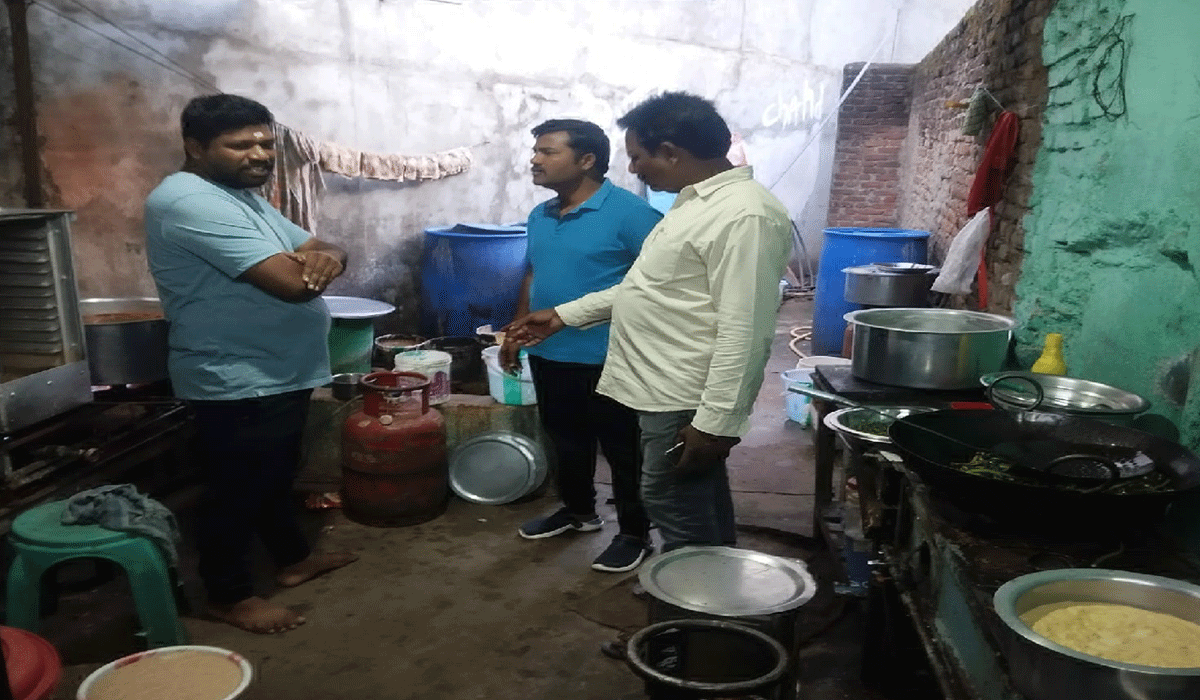 Municipal | కోరుట్లలో రెస్టారెంట్లు, టిఫిన్ సెంటర్లు, దాబాల్లో మున్సిపల్ అధికారుల తనిఖీలు