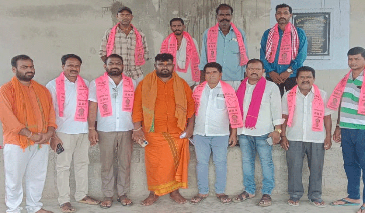 public debate | ‘రొంపికుంట’ అభివృద్ధి పై బహిరంగ చర్చకు కాంగ్రెస్‌ నాయకులు సిద్ధమేనా.. బీఆర్‌ఎస్‌ నేతల సవాల్‌