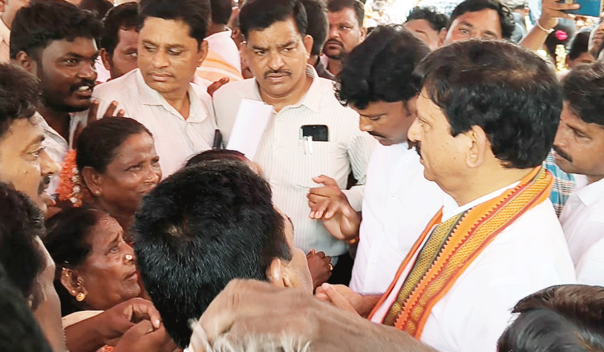 Minister Pongileti | ఇందిరమ్మ ఇండ్ల అక్రమాలపై మంత్రి పొంగిలేటికి నిరసన సెగ