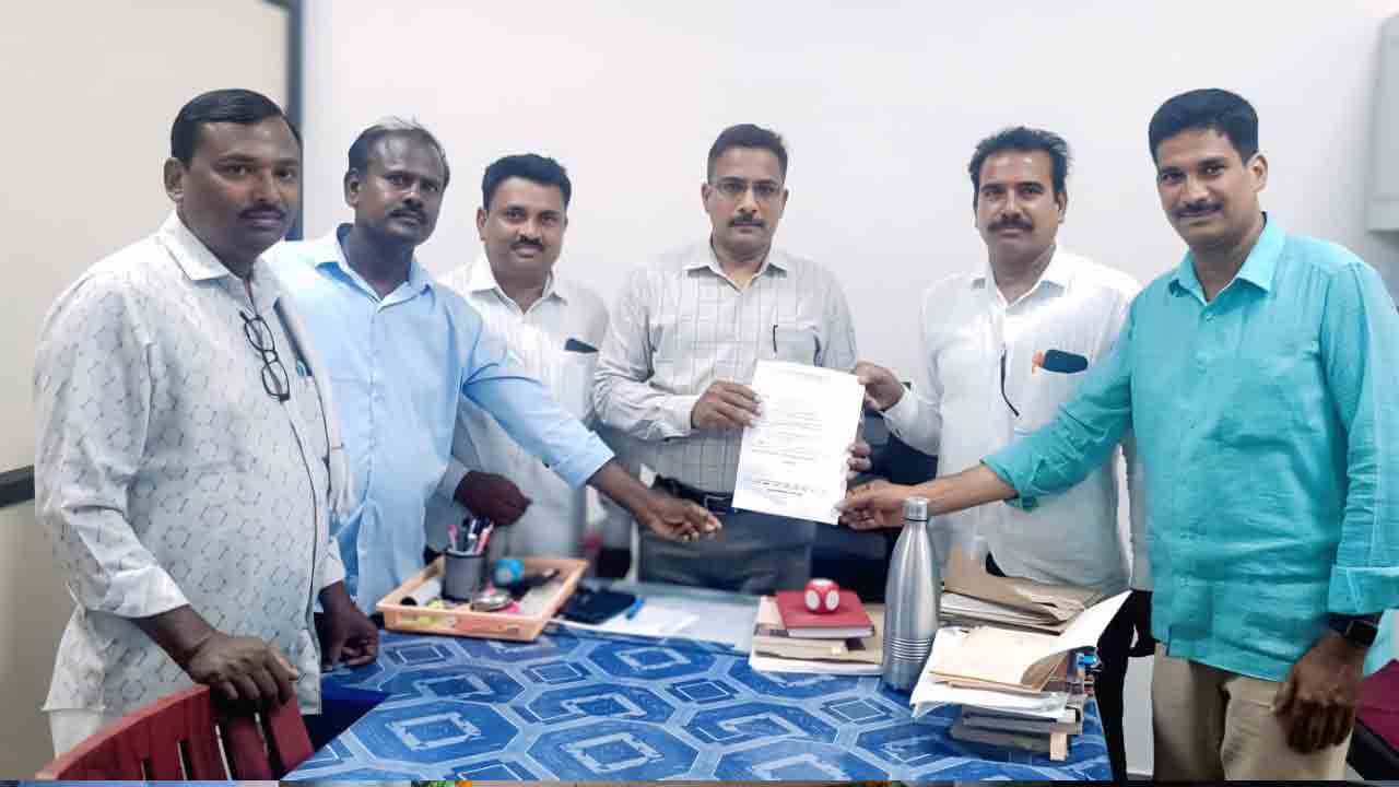 AITUC | కార్మిక చట్టాలను యధావిధిగా అమలు చేయాలి : ఏఐటీయూసీ
