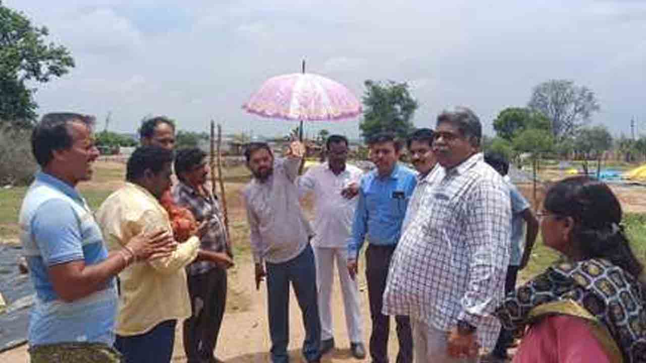 Grain procurement | ధాన్యం కొనుగోళ్లలో వేగం పెంచాలి : అడిషనల్‌ కలెక్టర్ మోతిలాల్