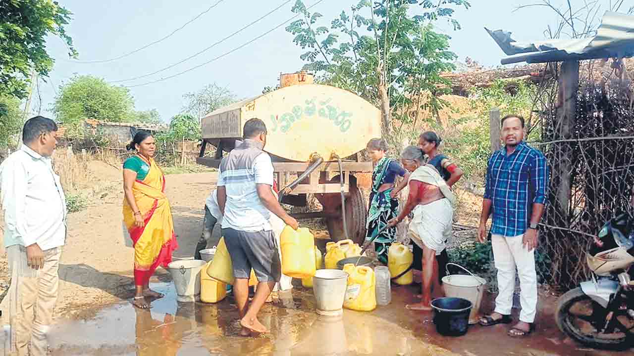 ఎస్సీ కాలనీకి నీటి సరఫరా