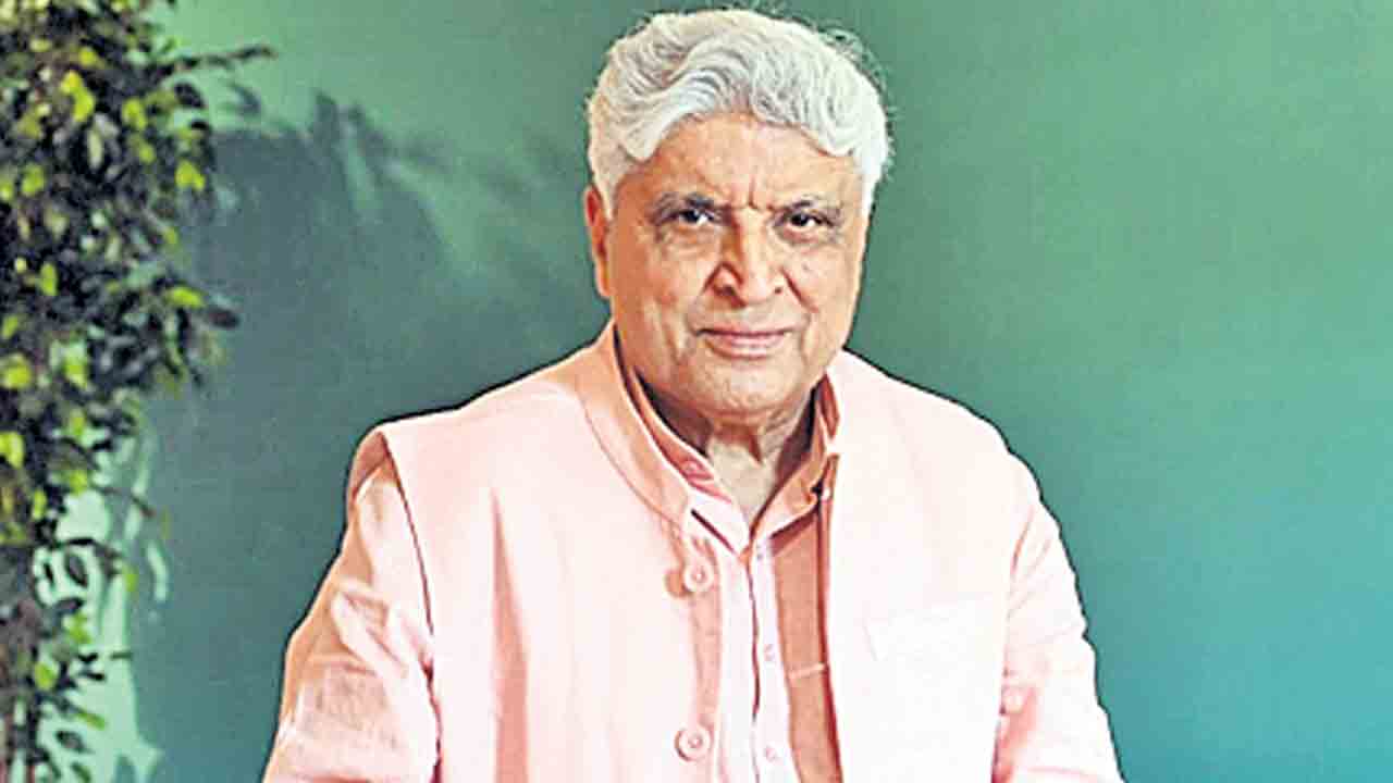 కేంద్రం అంటే బాలీవుడ్‌కు భయం!