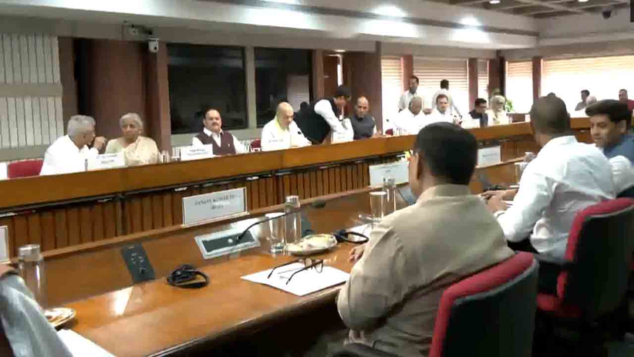 All Party Meeting | రాజ్‌నాథ్‌ అధ్యక్షతన అఖిలపక్ష సమావేశం.. అన్ని పార్టీలతో ఆపరేషన్‌ సిందూర్‌   వివరాలు పంచుకుంటున్న కేంద్రం