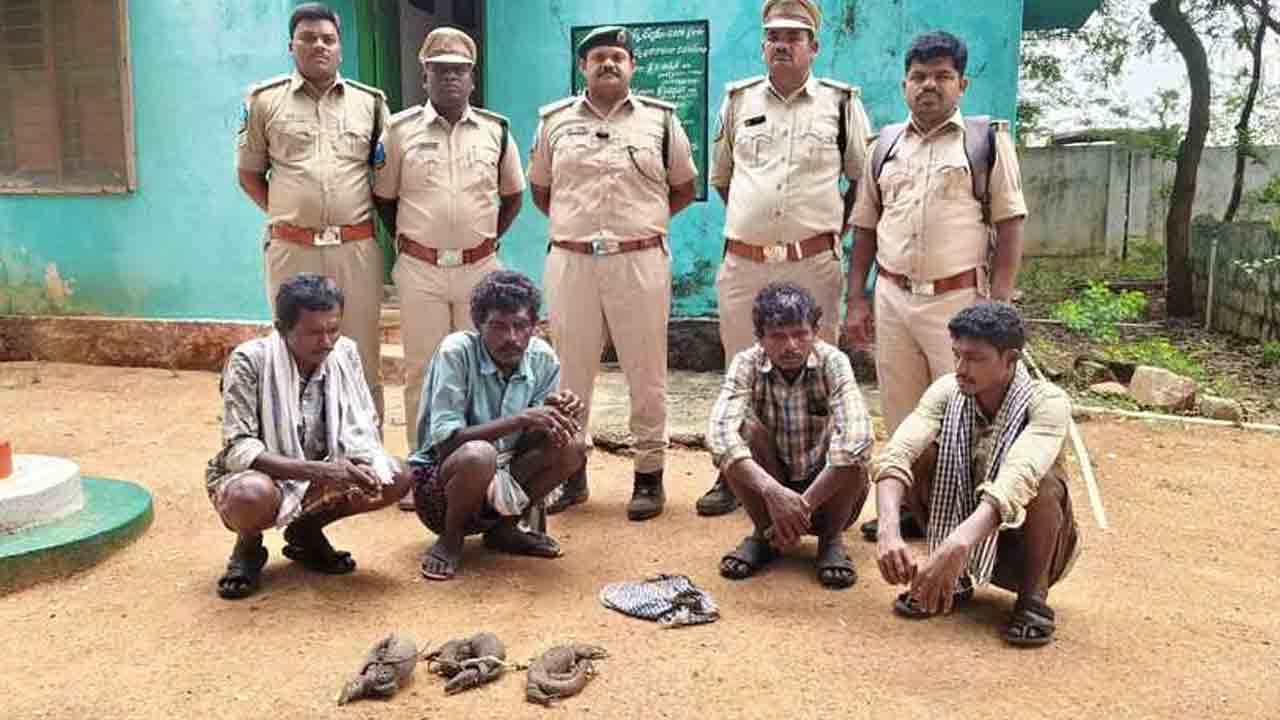 Arrest | ఉడుములను వేటాడిన నలుగురు వ్యక్తుల అరెస్టు