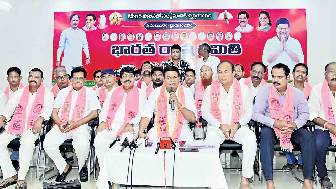 ఏ పధకం అమలవుతున్నదో చెప్పాలి ?