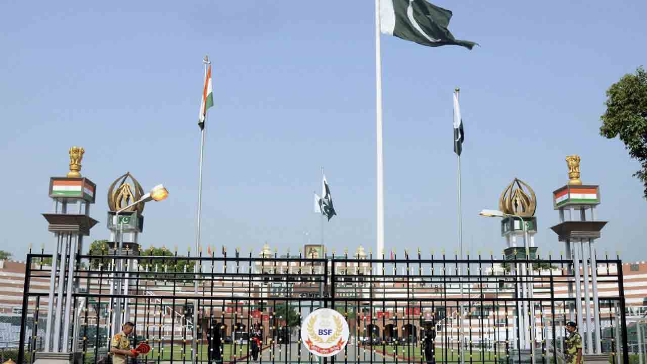Attari-Wagah Border | తమ పౌరులకూ పాక్‌ నో ఎంట్రీ.. అటారీ-వాఘా సరిహద్దు వద్ద ప్రతిష్టంభన