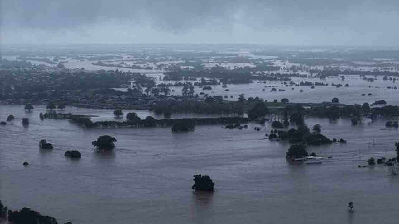Floods in Australia | న్యూసౌత్‌ వేల్స్‌లో పోటెత్తిన వరదలు.. వరద గుప్పిట్లో 50 వేల మంది..!
