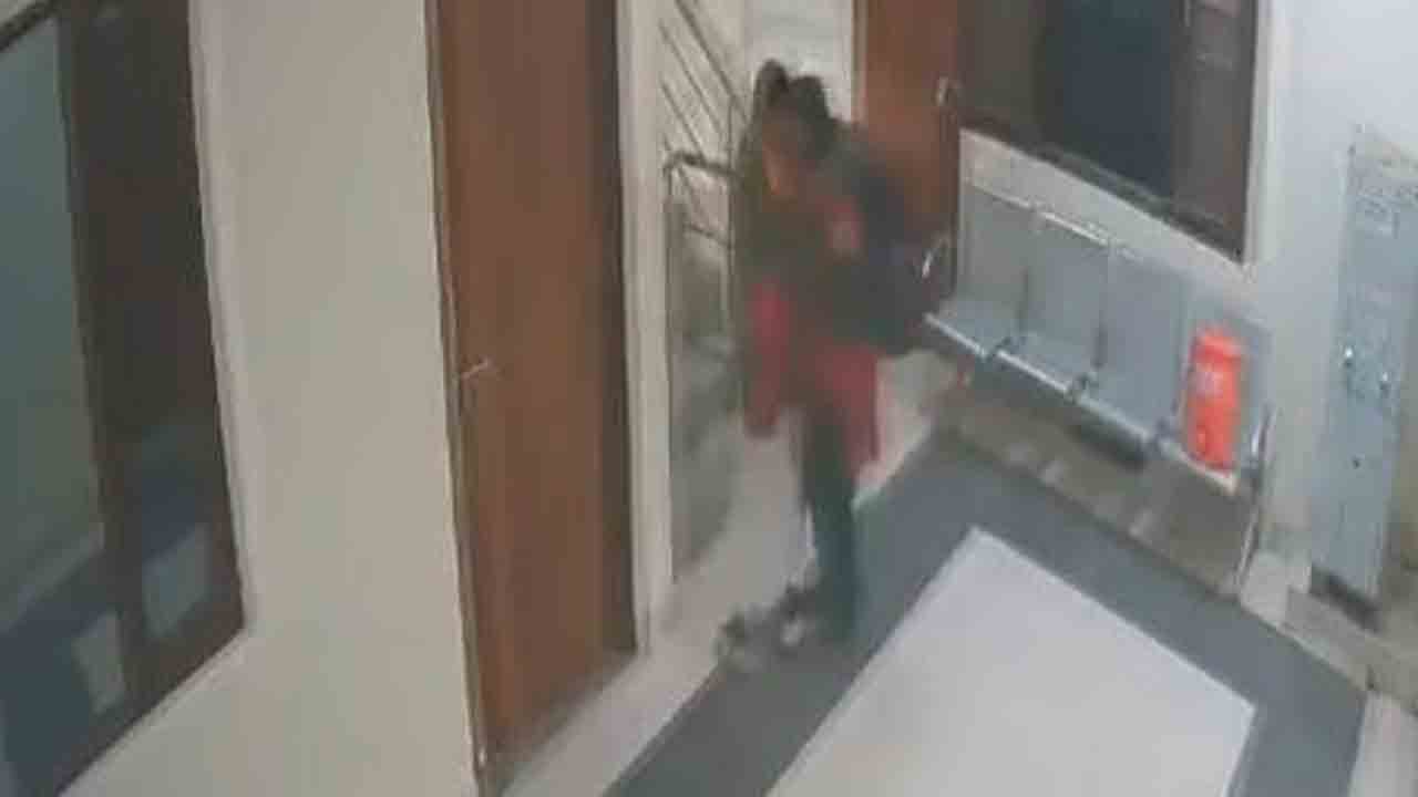 BJP’s Gonda District President With Woman | పార్టీ కార్యాలయంలో మహిళతో    బీజేపీ జిల్లా అధ్యక్షుడు.. వీడియో వైరల్‌