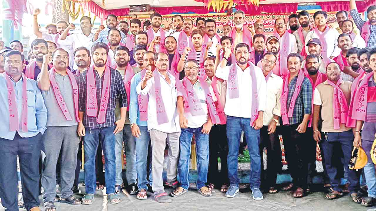 ప్రైవేటీకరణకు వ్యతిరేకంగా పోరాడాలి