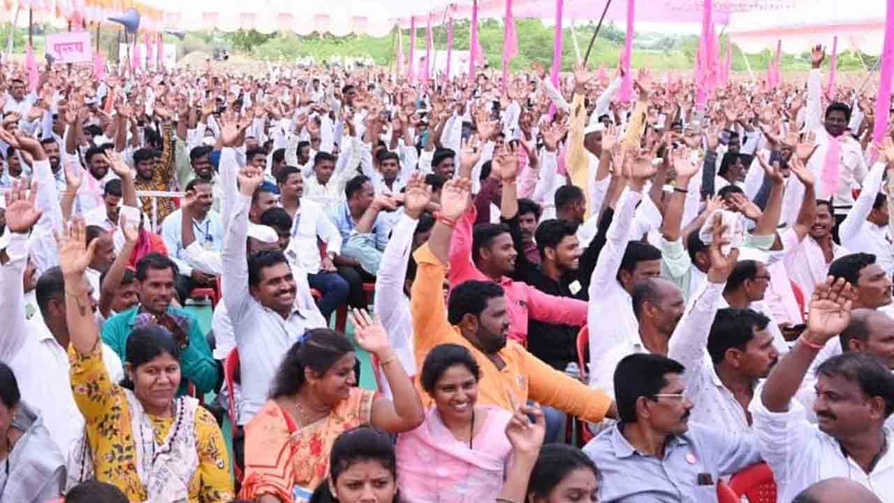 బీఆర్‌ఎస్‌ నాయకులపై అక్రమ కేసులు