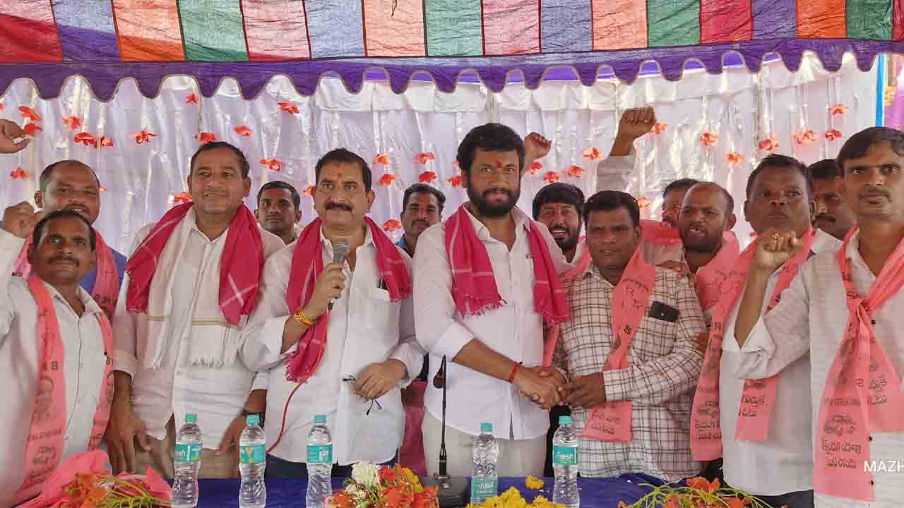 BRS | ఎమ్మెల్యే సమక్షంలో బీఆర్ఎస్లో చేరిన కాంగ్రెస్ నాయకులు, కార్యకర్తలు