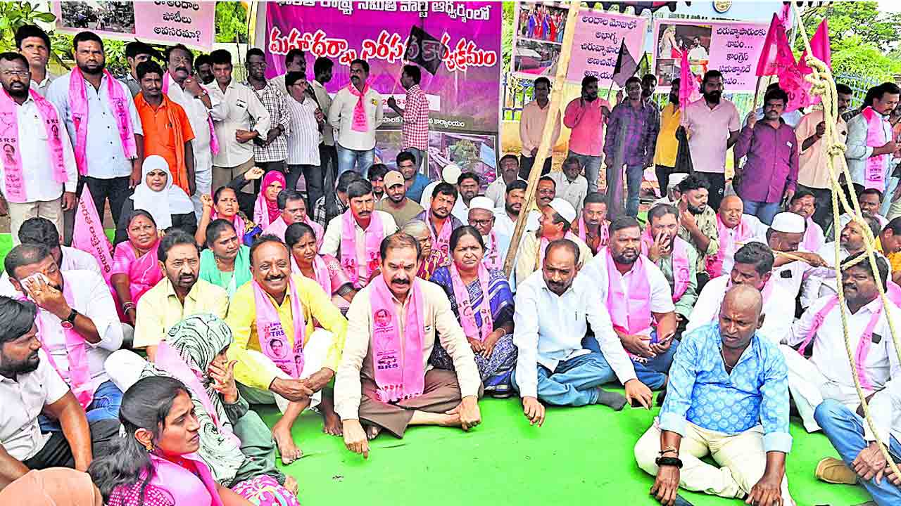 చిరు వ్యాపారులపై ప్రతాపమా ?