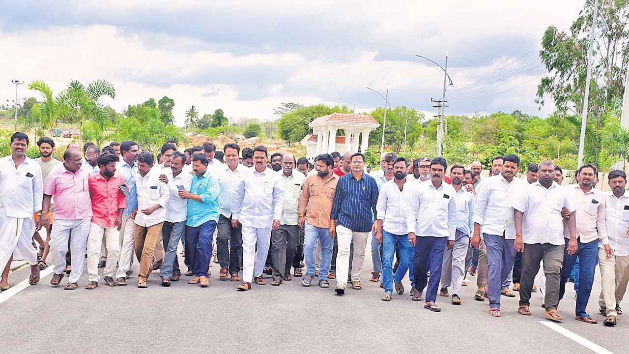 అక్రమ కేసులపై బీఆర్‌ఎస్‌ నిరసన