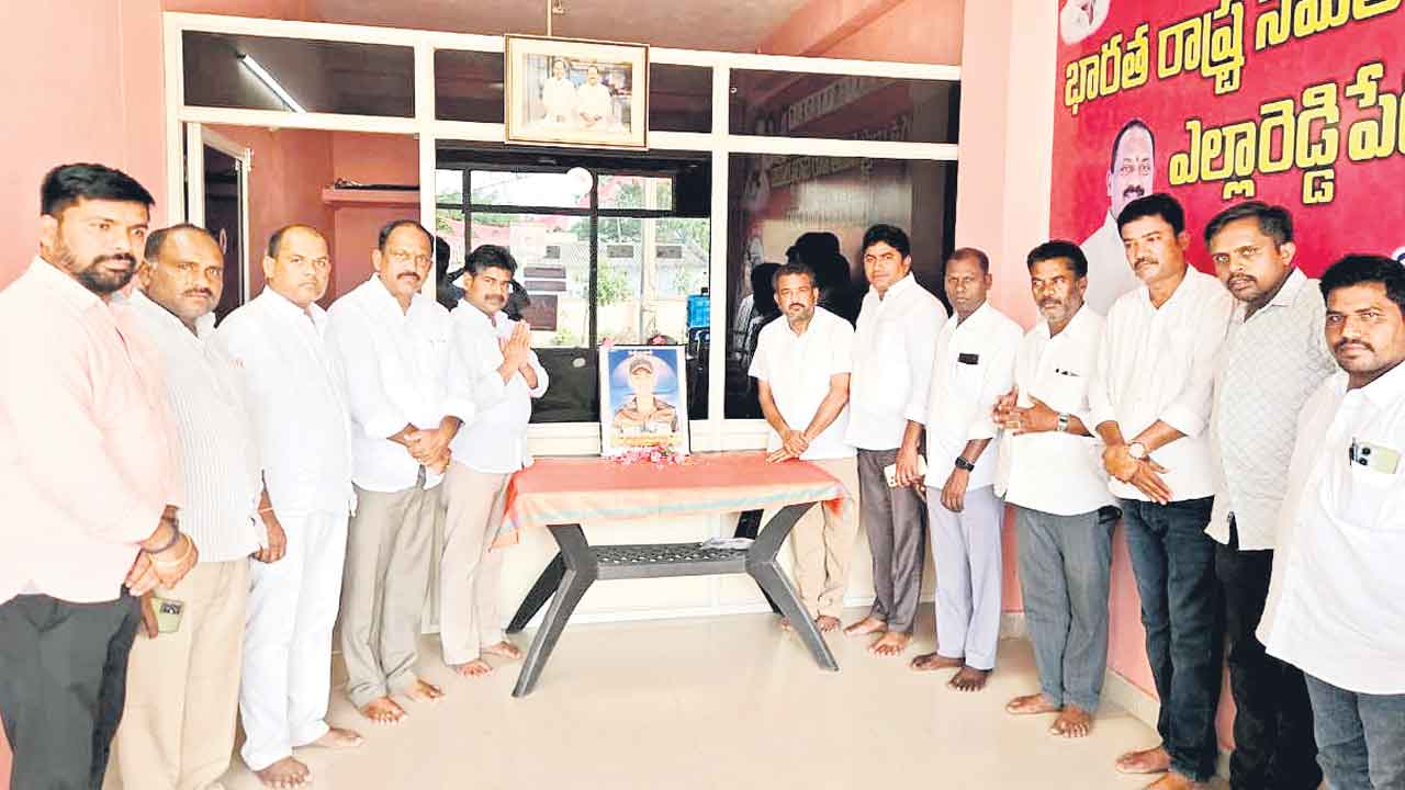 మురళీనాయక్‌కు నివాళి