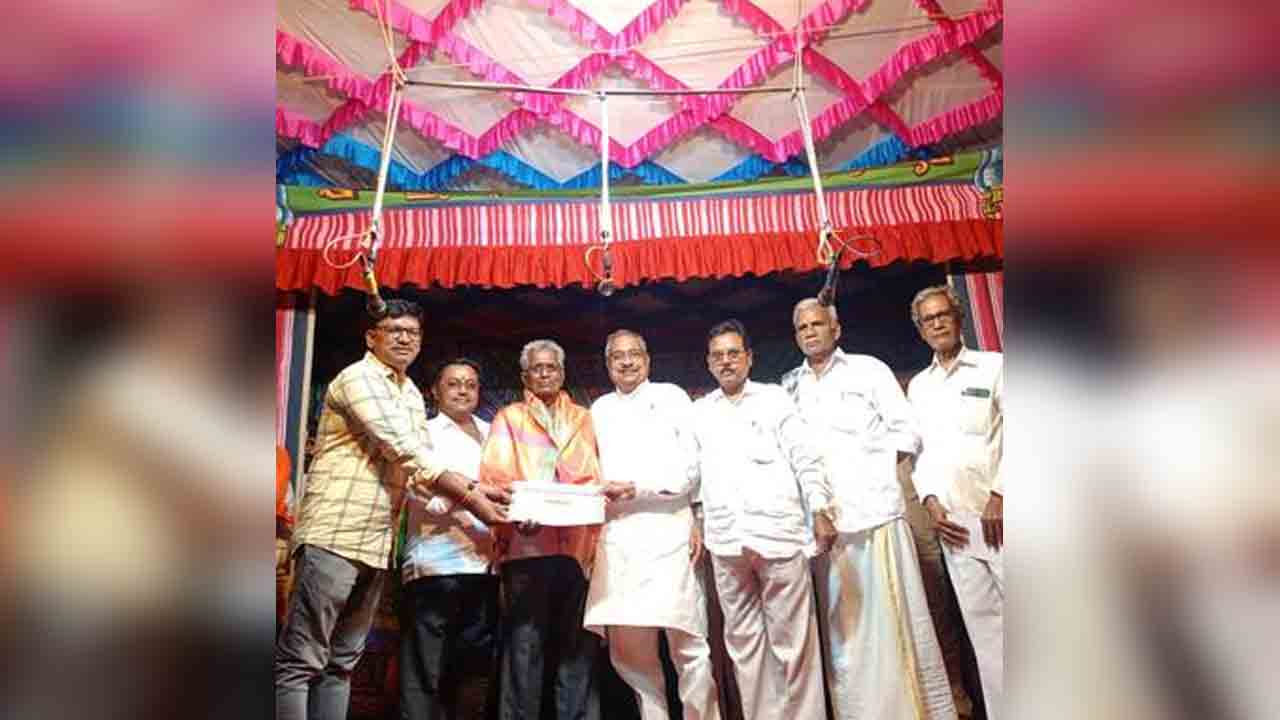 Drama plays  | సందేశాన్ని అందించడంలో నాటకరంగానిది ప్రముఖ పాత్ర : మాజీ చైర్మన్ బాద్మీ శివకుమార్