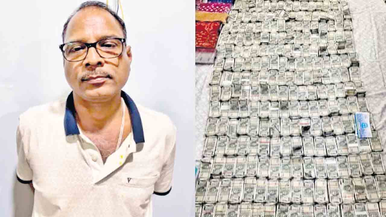 కిటికీ నుంచి నోట్ల వర్షం!