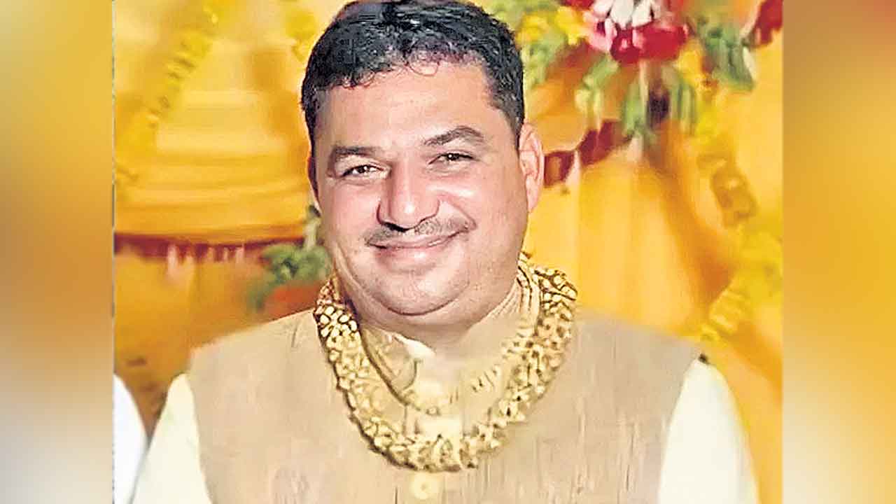 గ్రామీణ ఉపాధి స్కామ్‌లో మంత్రి కుమారుడి అరెస్టు