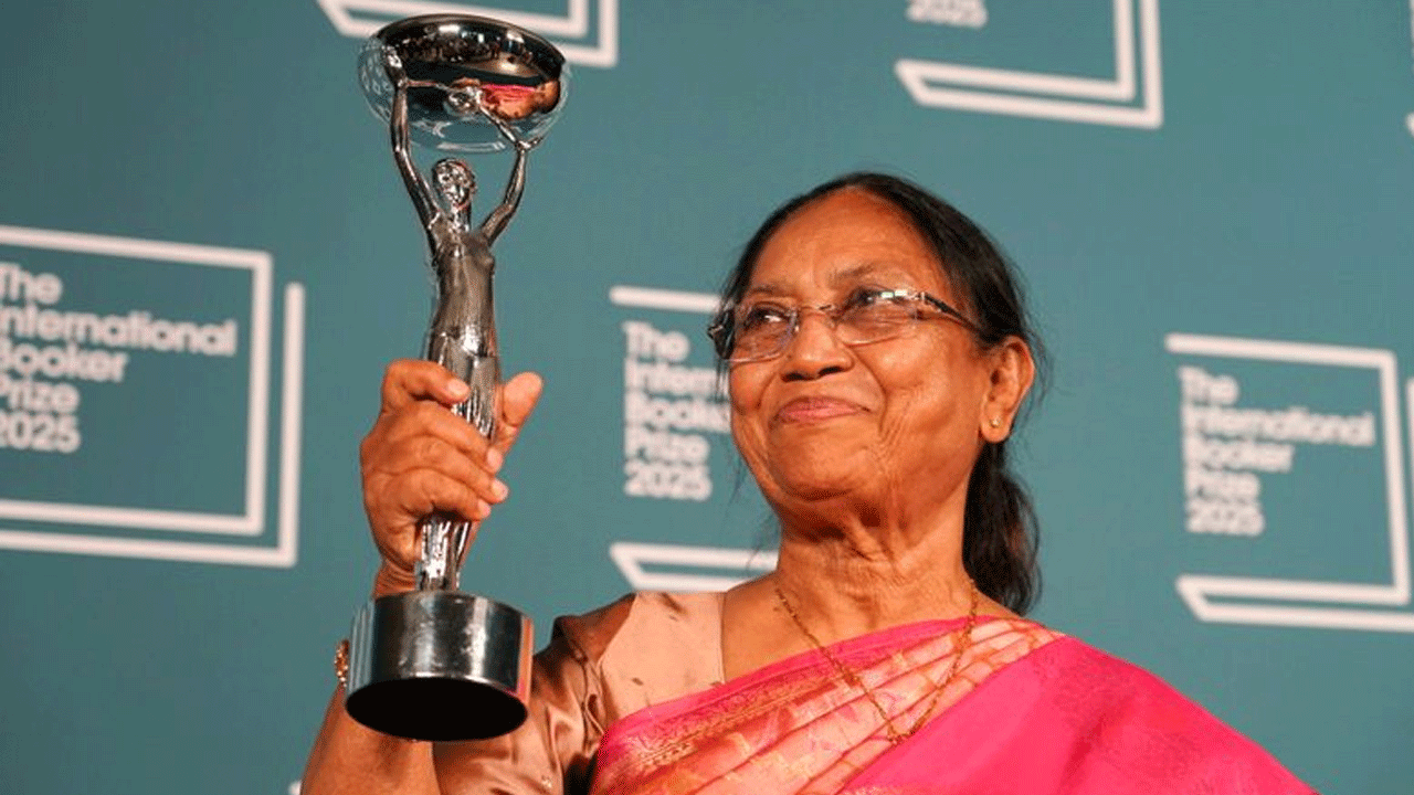 Banu Mushtaq: క‌న్న‌డ ర‌చ‌యిత భాను ముస్తాక్‌కు బూక‌ర్ ప్రైజ్‌