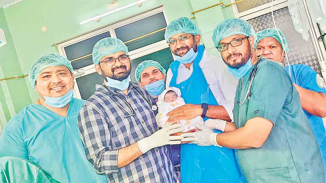ప్రభుత్వ దవాఖానలో కలెక్టర్ సతీమణి ప్రసవం