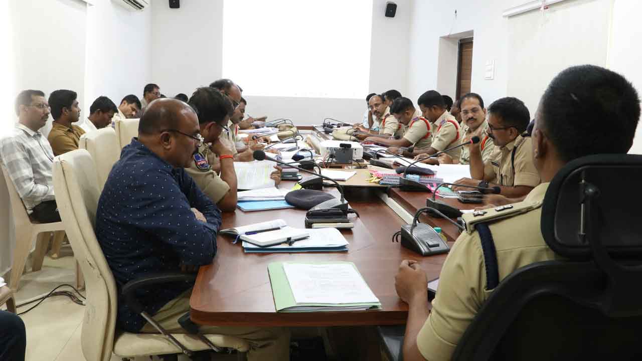 శాంతి భద్రతలకు భంగం కలిగిస్తే.. ఉపేక్షించేది లేదు