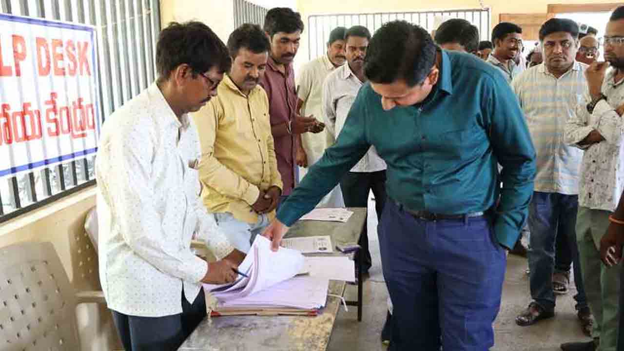 Collector Rajarshi Shah | భూభారతి ఉద్దేశాలను స్పష్టంగా వివరించాలి : కలెక్టర్‌ రాజర్షి షా