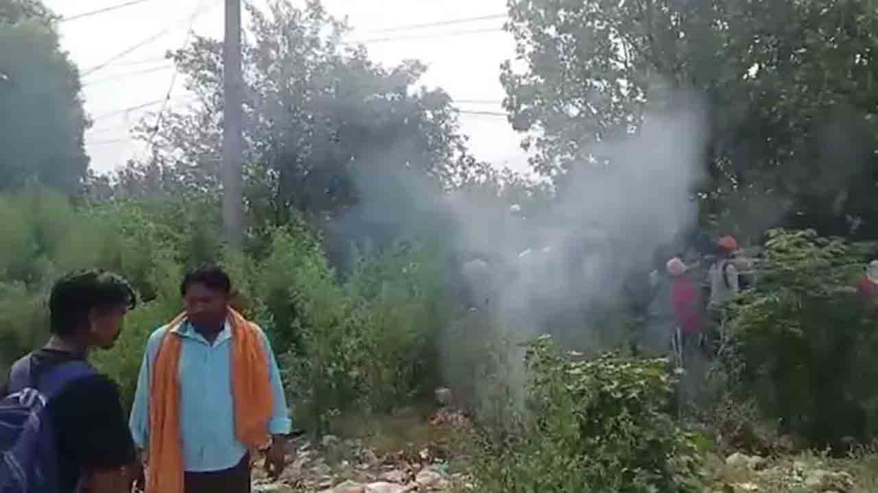 Bomb Blast | చేతిలోనే పేలిన బాంబు.. దుండగుడు మృతి