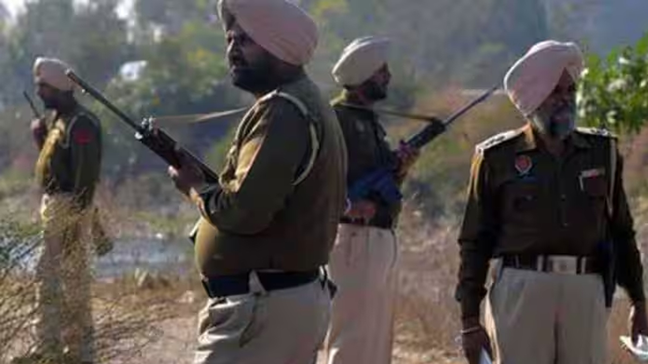 India-Pakistan Tension | భారత్‌-పాక్‌ మధ్య ఉద్రిక్తతలు.. పంజాబ్‌, లేహ్‌లో విద్యాసంస్థలకు సెలవులు..!