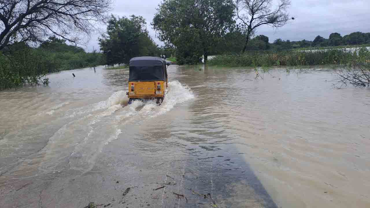 Bridges | వర్షాకాలం వస్తే అంతే.. ఇంతకీ ఈ దారుల్లో వంతెనల నిర్మాణమెప్పుడో ?