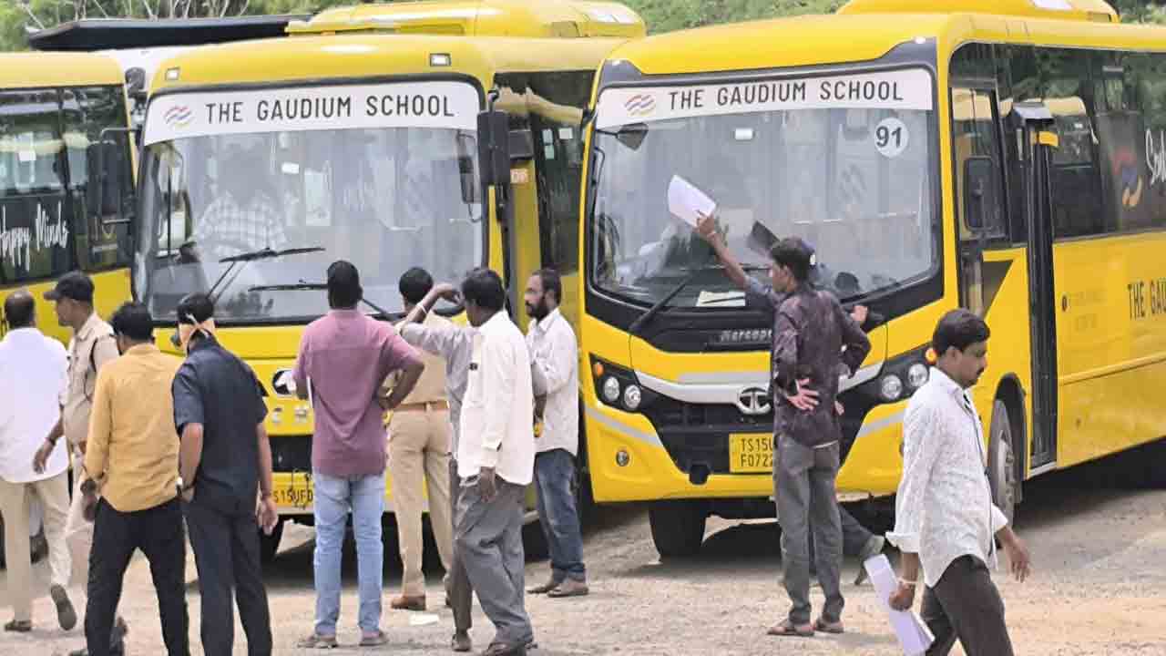 Bus Fitness | ప్రైవేట్‌ పాఠశాల బస్సులకు ఫిట్‌నెస్‌ చేయించుకోవాలి : ఎంవీఐ విజయ్‌రావు