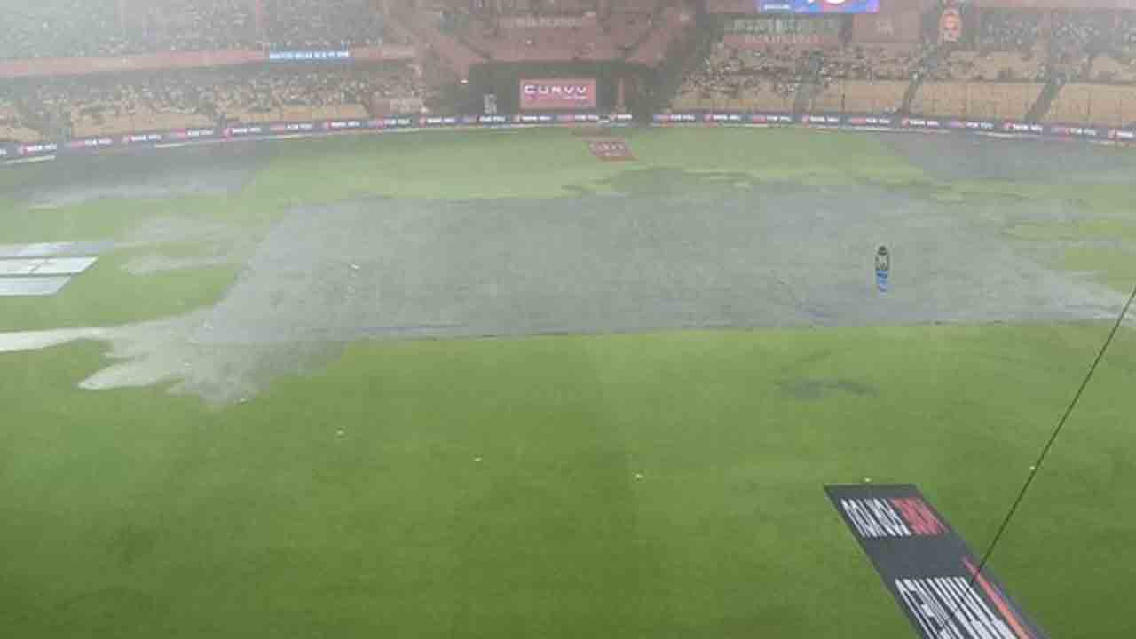 IPL 2025 | బెంగళూరులో భారీ వర్షం.. ఆర్సీబీ, కోల్కతా మ్యాచ్ టాస్ ఆలస్యం..!