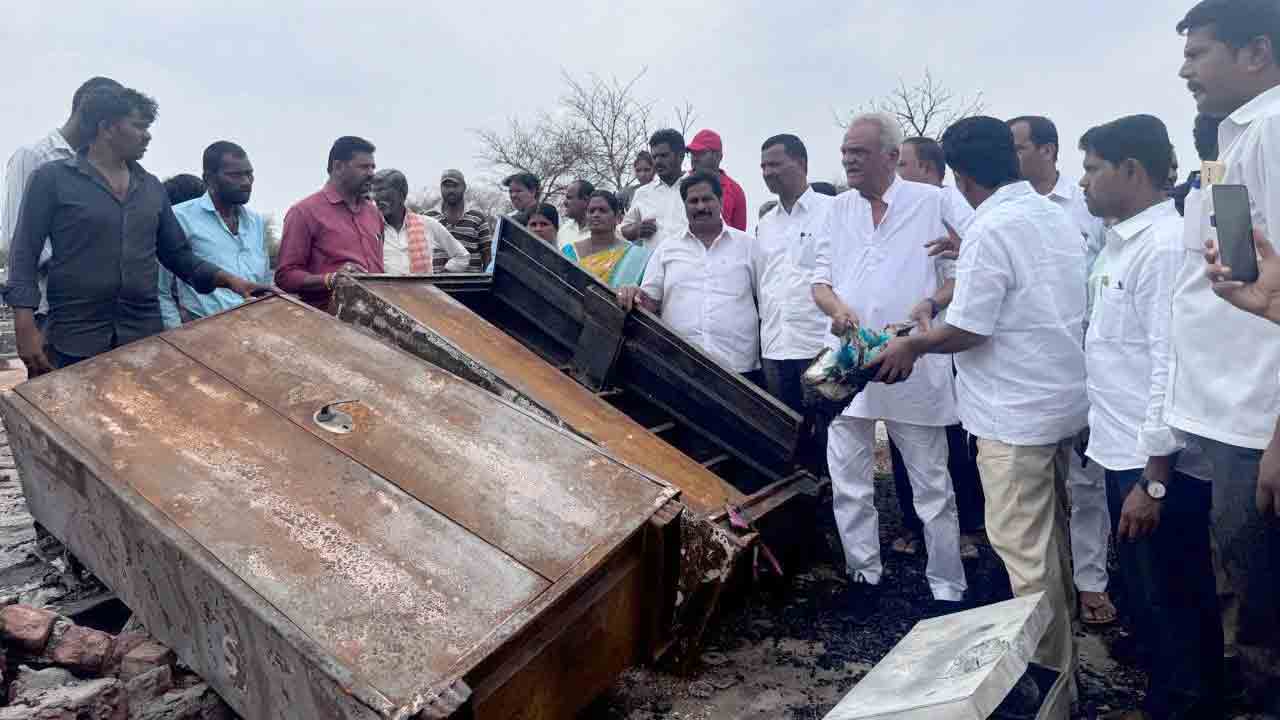 CPI Narayana | అందాల పోటీలను కాదు..పేదల బాధలను పట్టించుకోండి : సీఎంకు సీపీఐ నారాయణ సూచన