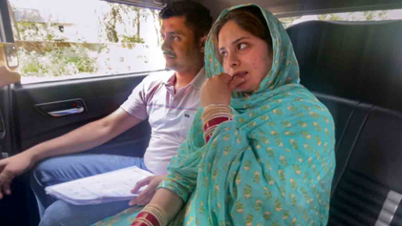 CRPF sacks jawan for marring Pak woman | పాక్‌ మహిళతో పెళ్లిని దాచిన   సీఆర్పీఎఫ్‌ జవాన్‌.. ఉద్యోగం నుంచి తొలగింపు